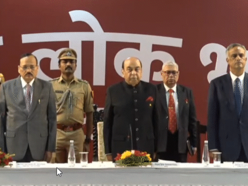लोकभवन में आयोजित कार्यक्रम में राज्यपाल और CJI सूर्यकांत।