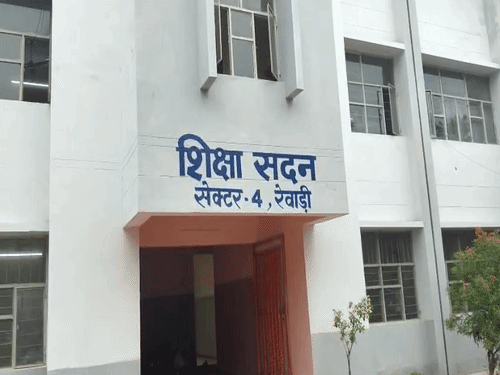 5 साल में लगातार गिरावट, गांव-गांव अभियान के बावजूद नहीं बढ़े दाखिले|रेवाड़ी,Rewari - Dainik Bhaskar