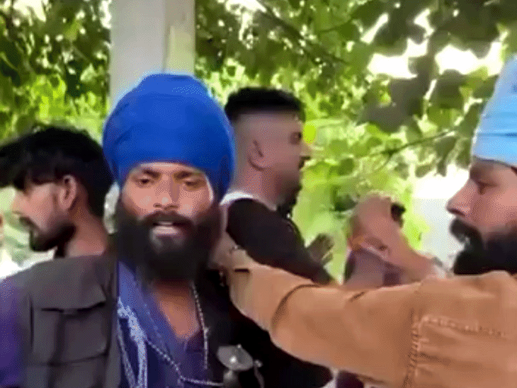 चिट्टे के साथ पकड़े गए युवकों को निहंगों ने पेड़ से बांधा।