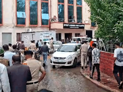 आरोपी राम सिंह ठाकुर को बिलासपुर कोर्ट में पेश किया गया।