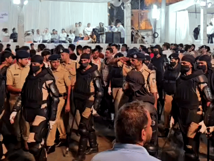 सुरक्षा को लेकर कमांडों के रूप में पुलिस।