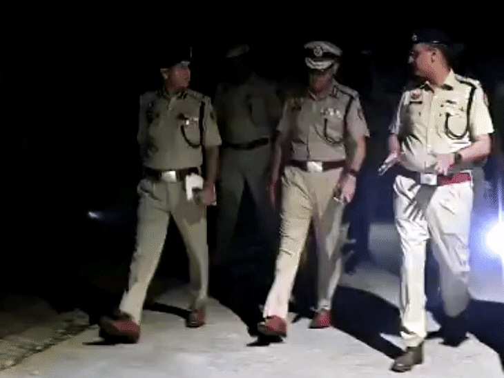 गैंगरेप के बाद दिल्ली पुलिस ने शुक्रवार रात पार्कों की सुरक्षा व्यवस्था की समीक्षा की।