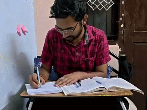 रावतपुरा खुर्द गांव के रहने वाले पवन ने दिन-रात मेहनत की।