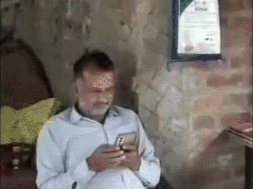 पवन तिवारी के मकान निर्माण का काम भी चल रहा है।