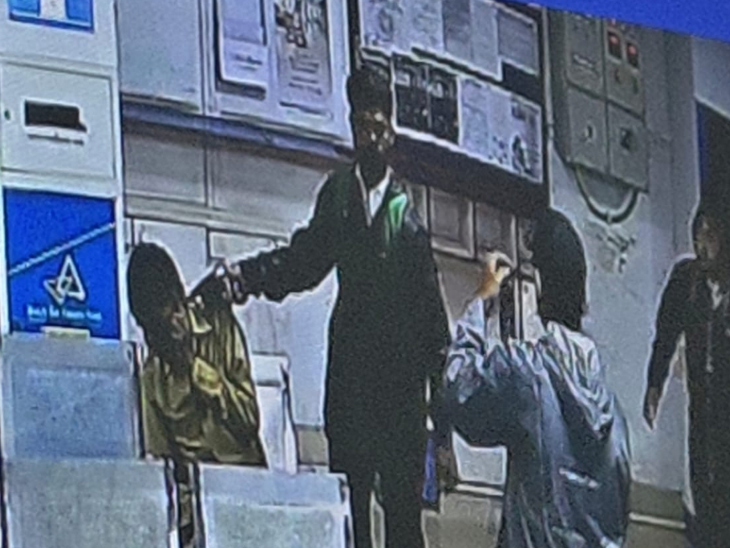 पुलिस अब सीसीटीवी फुटेज के आधार पर बदमाशों के भागने के पूरे रास्ते और संभावित ठिकानों की कड़ियां जोड़ रही है।