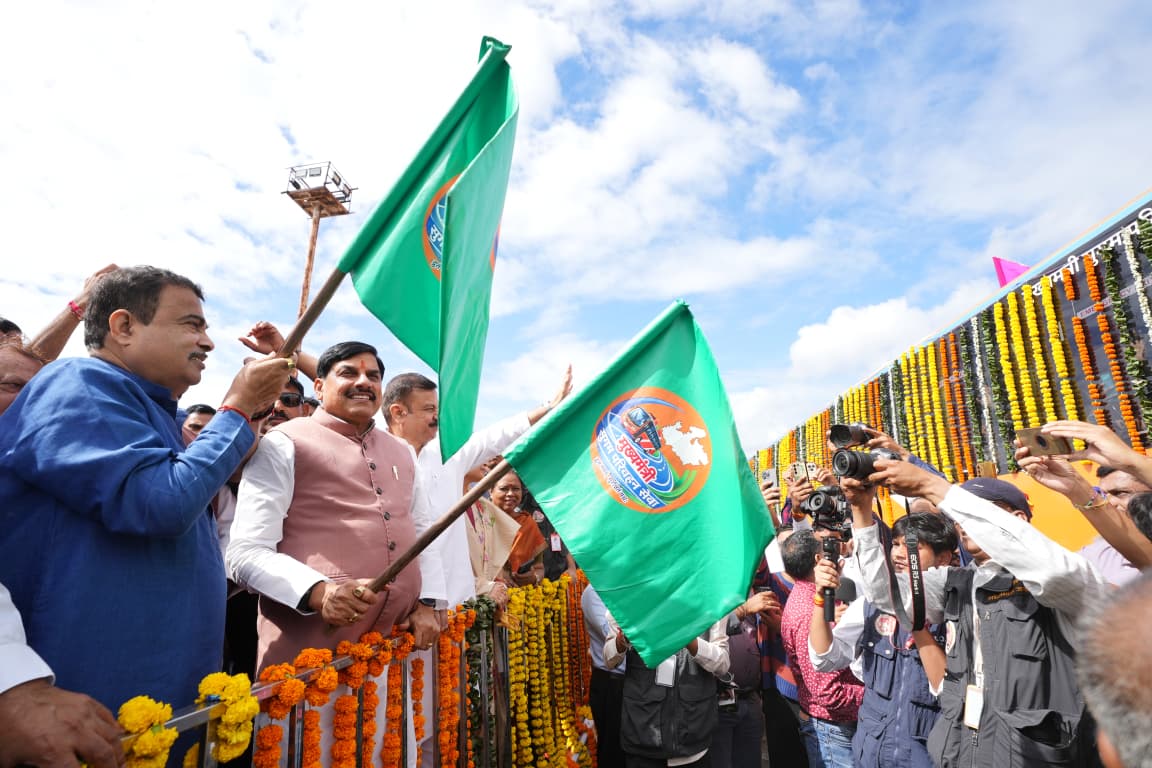 केंद्रीय मंत्री और मुख्यमंत्री ने सेवा की शुरुआत की थी।