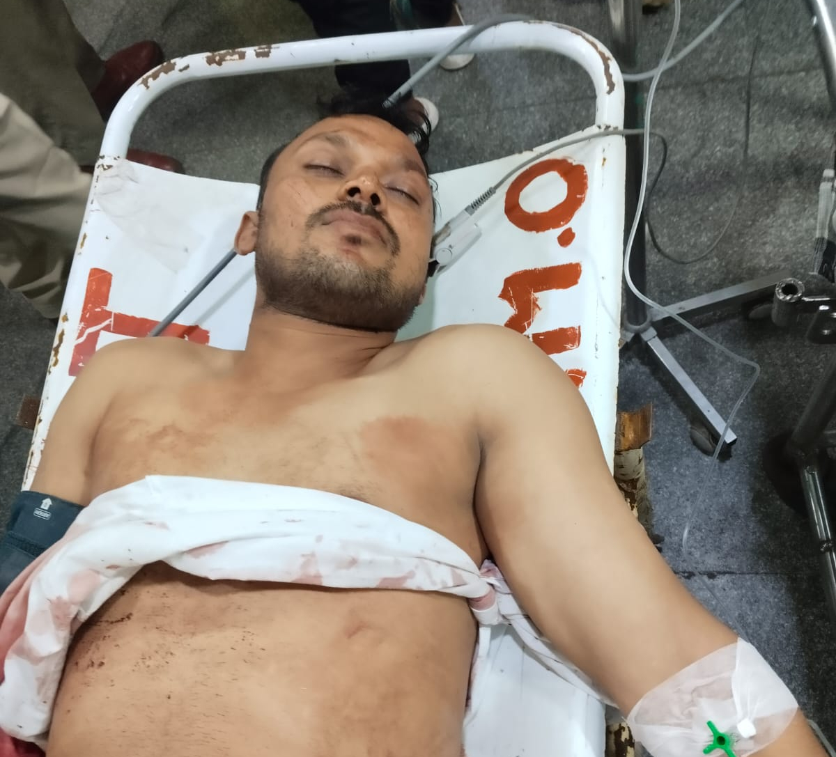 आरोपी भुनेश्वर साहू को मेकाहारा अस्पताल में भर्ती कराया गया है।