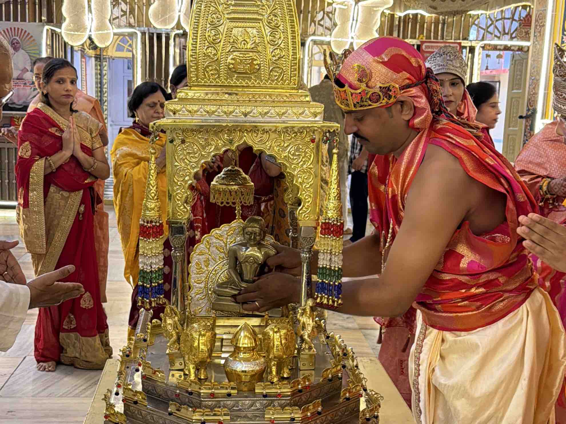रथ यात्रा के माध्यम से समाज में धार्मिक एकता और भाईचारे का संदेश दिया गया।