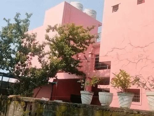डूमरतराई के साहू पारा में किराए के मकान में रहता था परिवार।