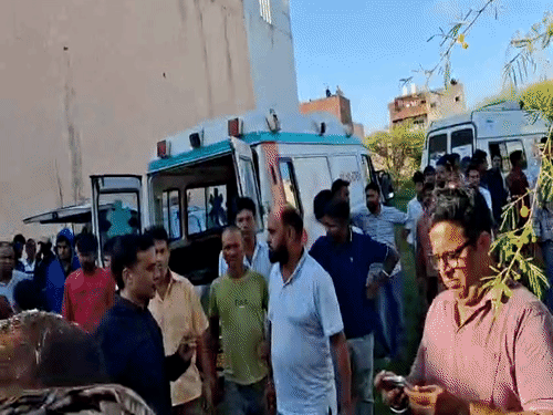 सिविल अस्पताल से कई एम्बुलेंस को भी मौके पर बुलाया गया।
