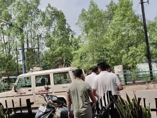 दोनों आरोपियों को पुलिस मेडिकल कराने अस्पताल लेकर गई है।