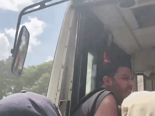 आशुतोष रांका के साथ अन्य लोगों को भी पुलिस ने हिरासत में लिया है।