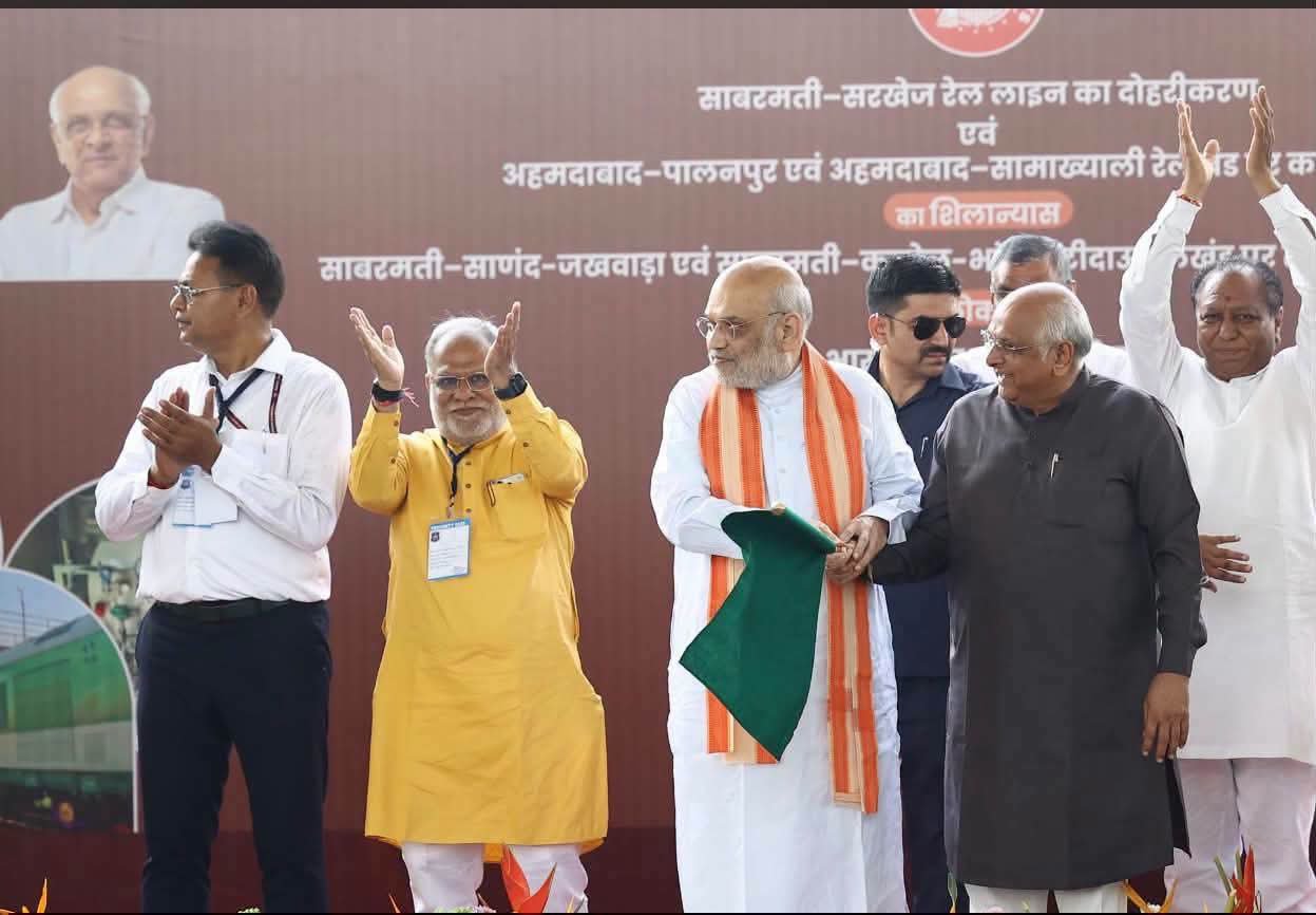 गुजरात के मेहसाणा और साबरमती के बीच करीब 8 महीनों तक LNG ट्रेन का ट्रायल हुआ है।