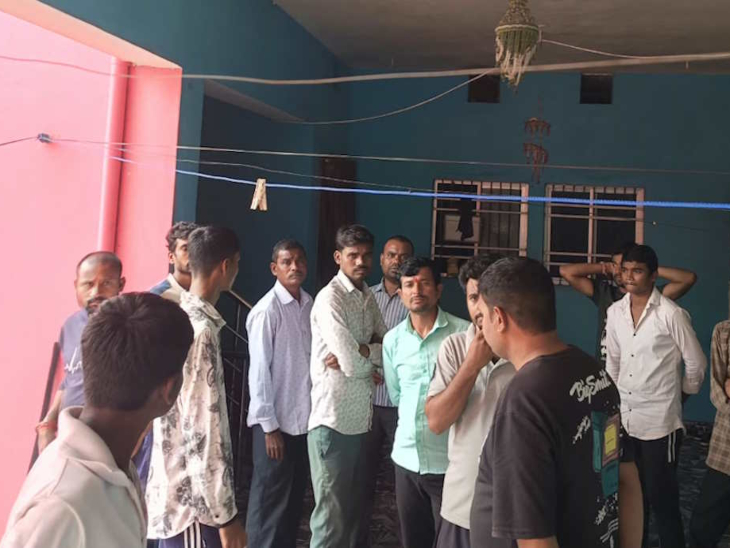 बताया जा रहा है कि चरित्र शंका में पति ने वारदात को अंजाम दिया है।