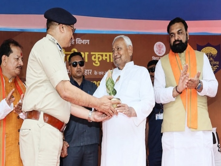 12 दिसंबर 2024 को तत्कालीन मुख्यमंत्री नीतीश कुमार ने विनय कुमार को DGP बनाया था। जिनका कार्यकाल 12 दिसंबर 2026 तक था।
