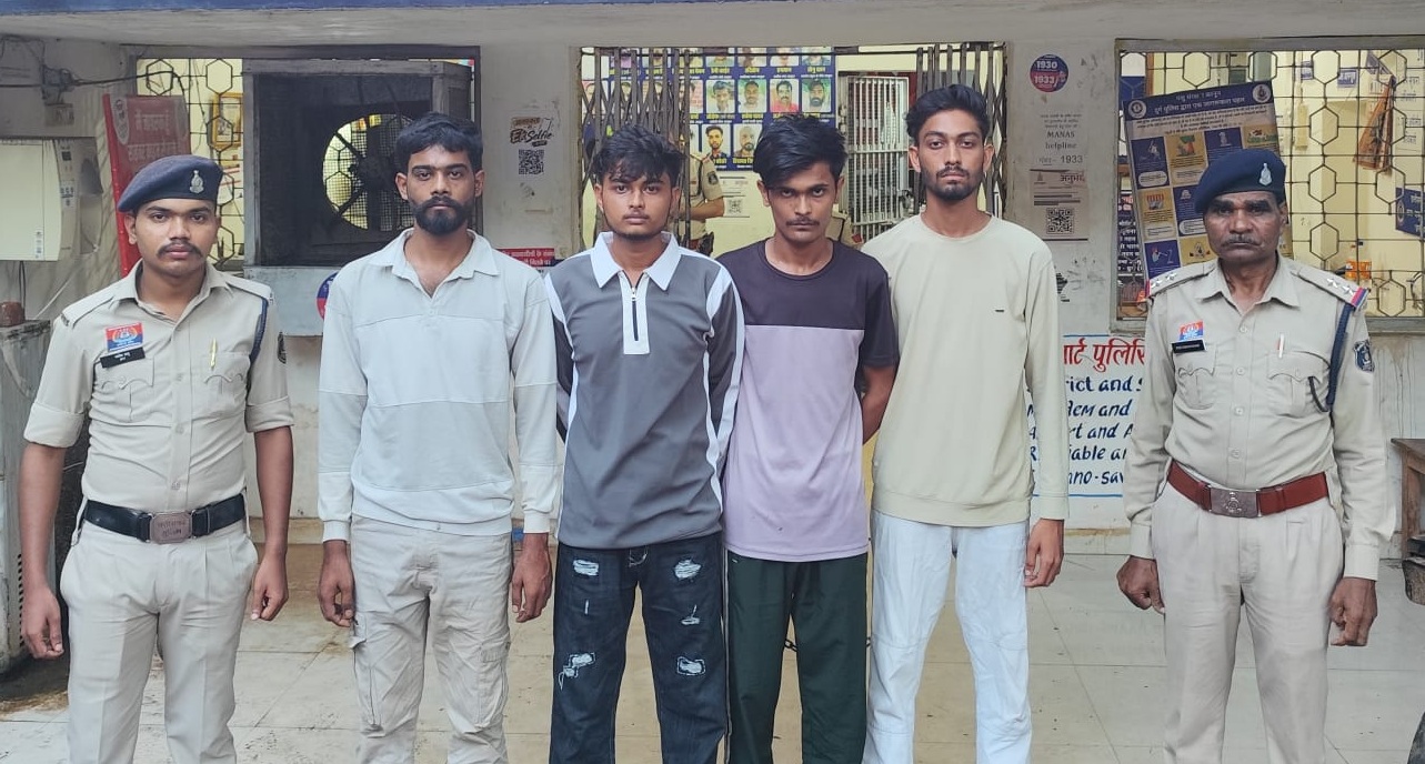 पुलिस ने चारों आरोपियों को किया गिरफ्तार।