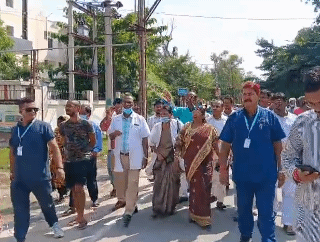 निरीक्षण के दौरान दो रजिस्ट्रेशन सेंटर बंद मिले।