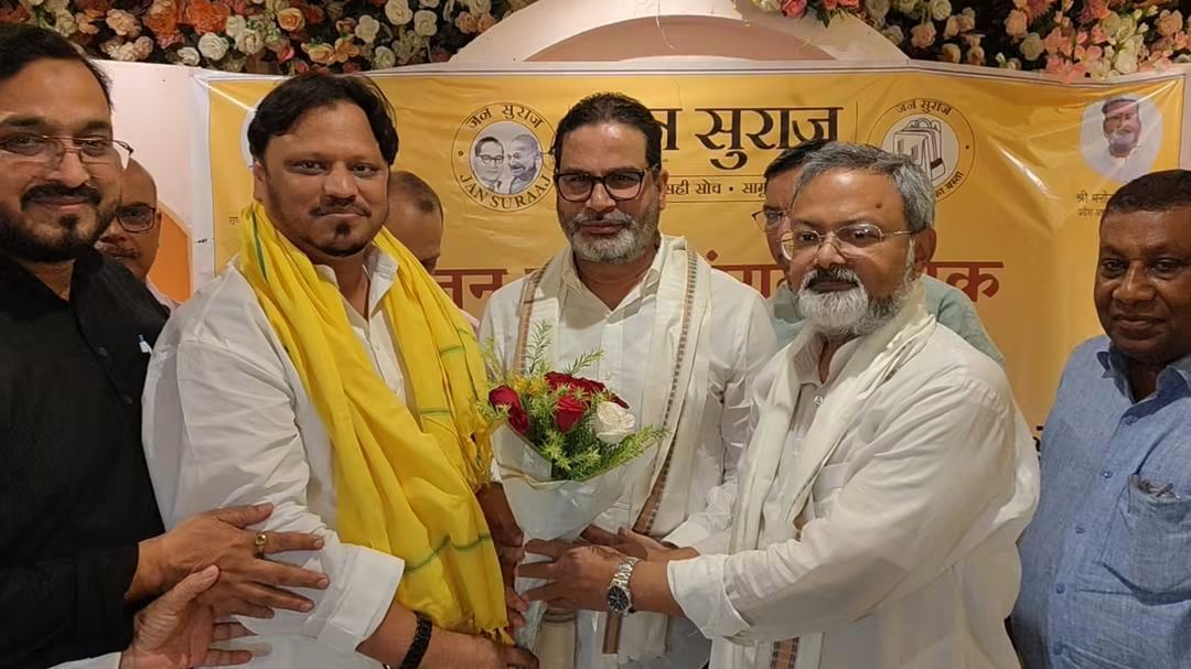 प्रदेश कार्यालय में जनसुराज प्रत्याशी इम्तियाज नूरानी।