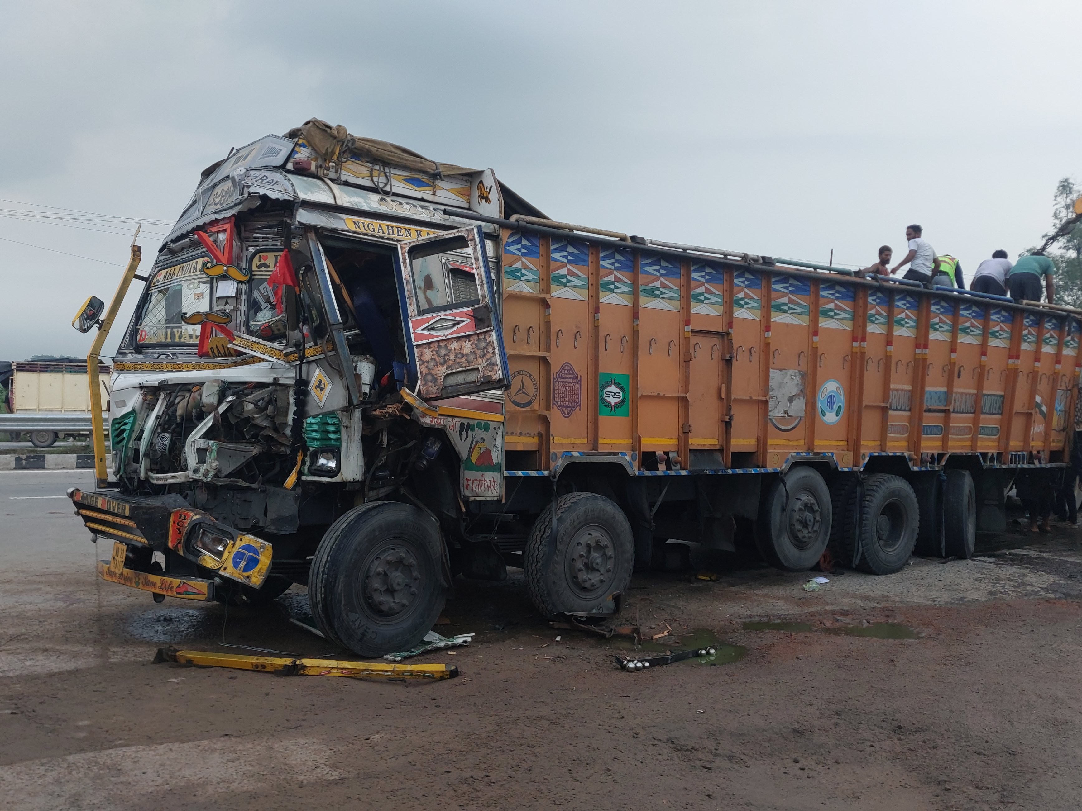 Varanasi Truck Accident | Rescue Operation Underway on National Highway 19