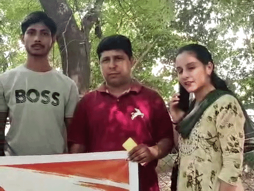 डीसी कार्यालय पहुंचे CJP के सदस्य और युवा।
