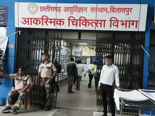 हालत गंभीर होने पर उसे सिम्स अस्पताल रेफर किया गया, जहां डॉक्टरों ने उसे मृत घोषित कर दिया।