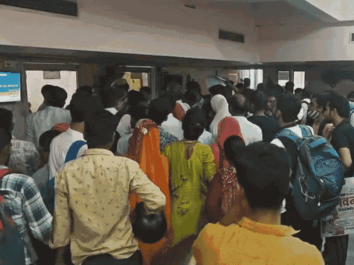 ओपीडी में आया मरीज ओपीडी समय के बाद (दोपहर 2 बजे बाद) अगर जांच करवाने पहुंचता है तो उसकी जांच नहीं होती है। - Dainik Bhaskar