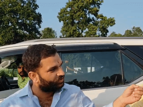 विधायक ने कहा- मैं ठेकेदार के खिलाफ सीएम योगी और केंद्रीय सड़क परिवहन मंत्री नितिन गडकरी को लिखित शिकायत भेज रहा हूं।