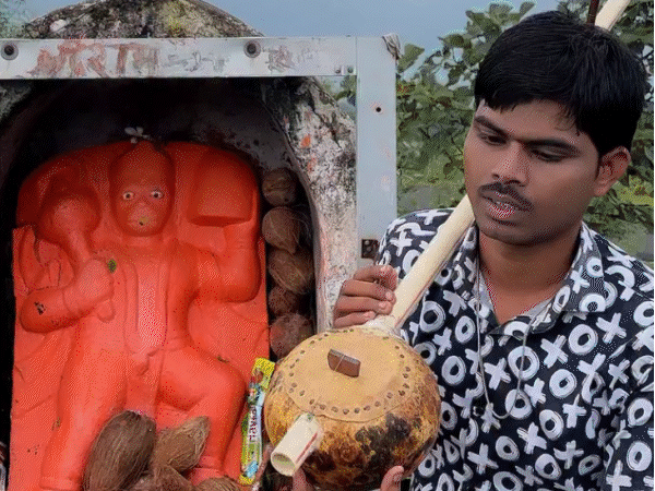 सिंगर सुनील लोधी बचपन से दृष्टिबाधित हैं।