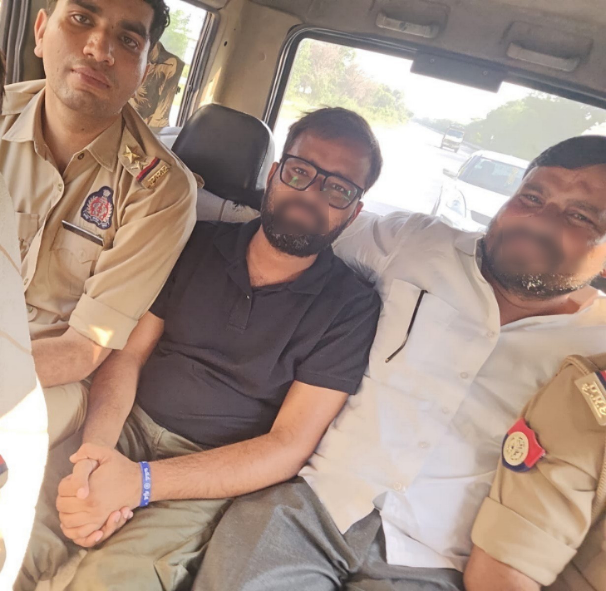दो कांग्रेस कार्यकर्ताओं को गिरफ्तार कर लिया गया है।