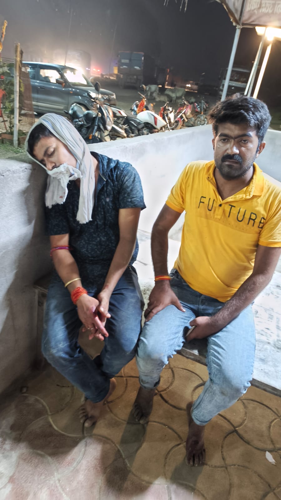 सभी घायलों को एंबुलेंस के माध्यम से इलाज के लिए सदर अस्पताल भेजा गया, जहां उनका इलाज जारी है।