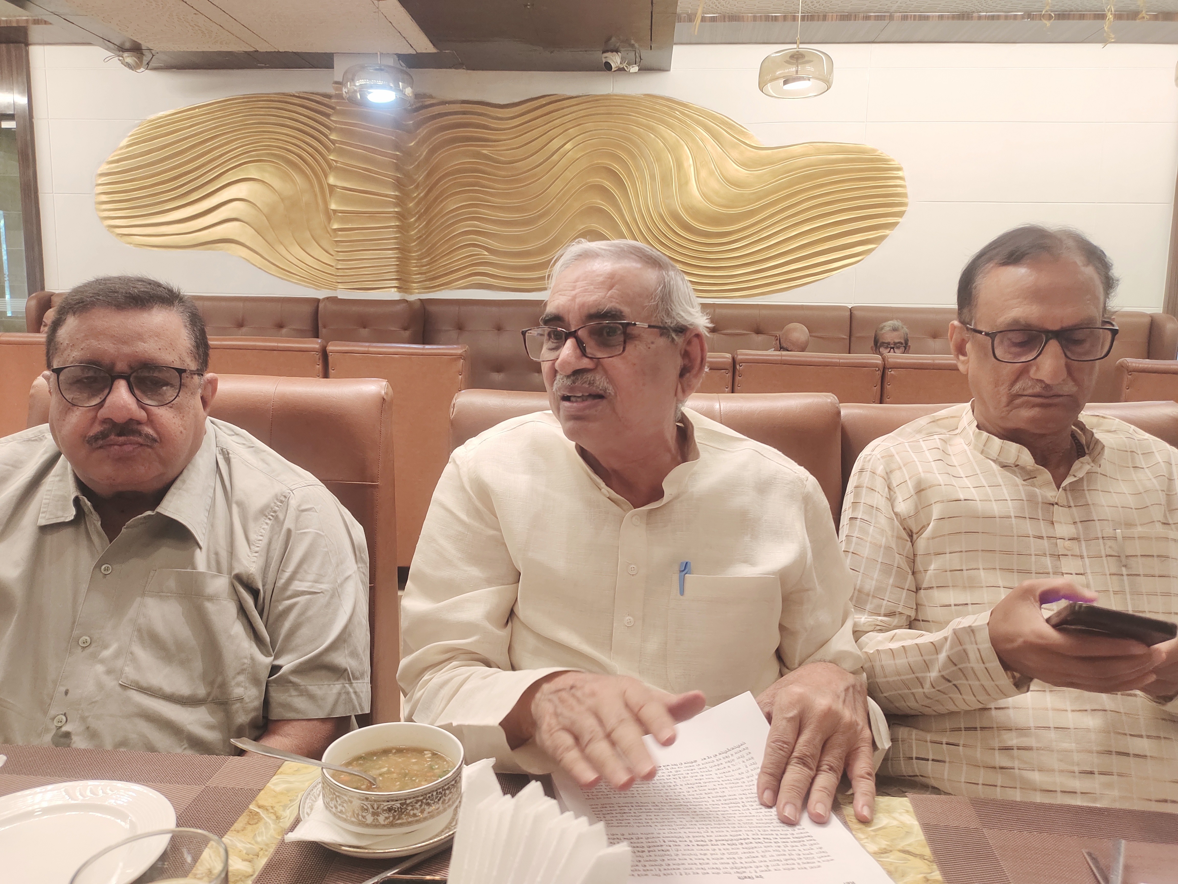 प्रयागराज में पेंशनर सिविल लाइंस स्थित धरना स्थल पर सुबह 11 बजे से शाम 4 बजे तक प्रदर्शन करेंगे।