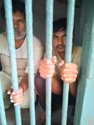 गुजरात से पूरी फैमिली आकर करती है चोरी।