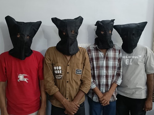 पुलिस चारों आरोपियों से पूछताछ में जुटी है।