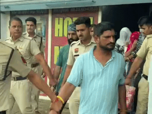 इन आरोपियों को किया होटल से गिरफ्तार।