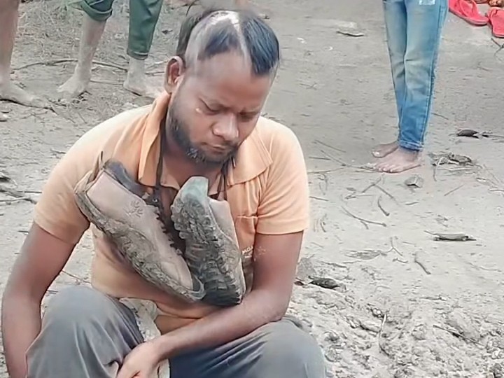 युवक का सिर मुंडवाया और मूंछ काटी। - Dainik Bhaskar