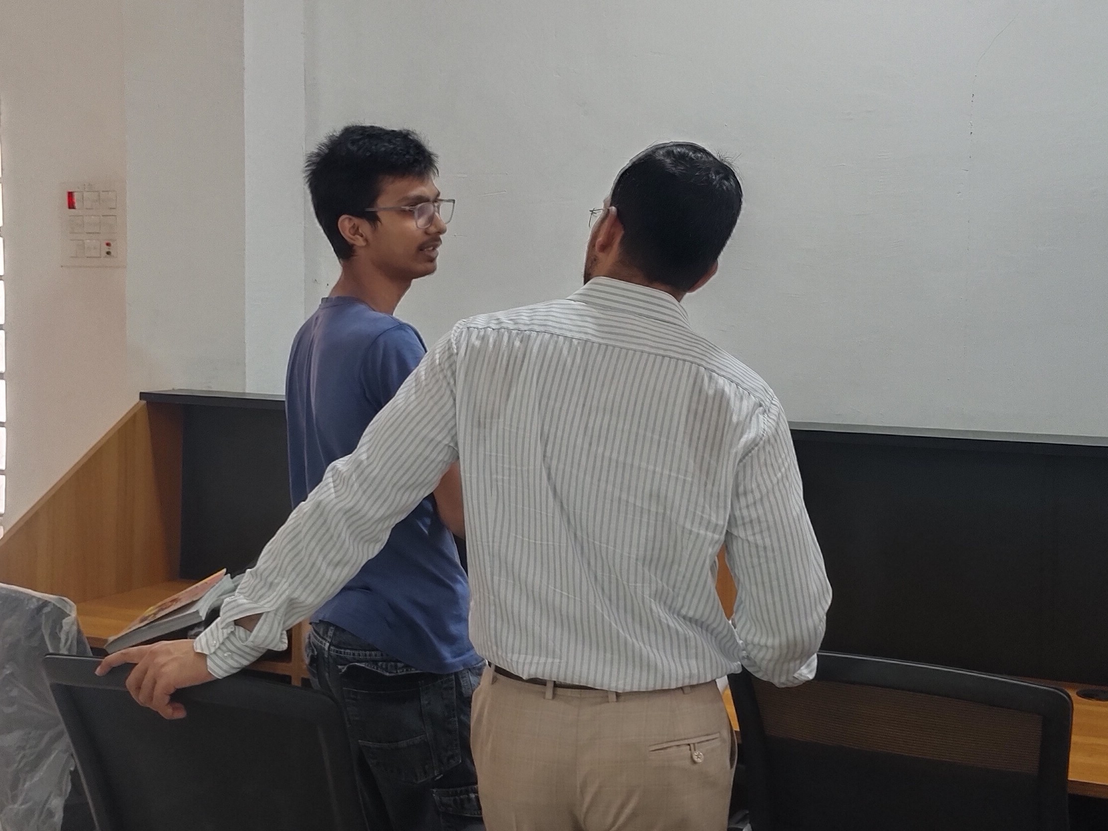 लाइब्रेरी में मिल रही अत्याधुनिक सुविधा।