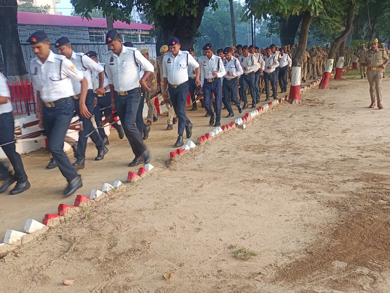 इस दौरान एएसपी ने पुलिसकर्मियों के टर्नआउट, अनुशासन और एकरूपता की जांच की।