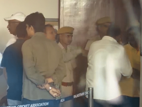 तस्वीर आरसीए की वोटिंग प्रक्रिया के दौरान की है।