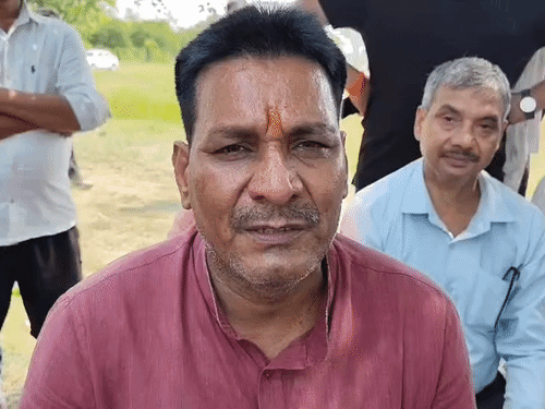 उत्तर प्रदेशीय प्राथमिक शिक्षक संघ' के जिलाध्यक्ष दिलीप पांडेय ने परिवार की सुरक्षा की मांग की है।