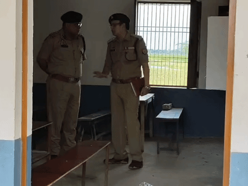 डीआईजी अयोध्या सोमेन बर्मा और एसपी विनीत जायसवाल मौके पर पहुंचे।