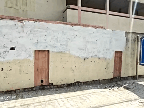 जालंधर में रेडक्रॉस भवन की दीवारों पर लिखे स्लोगन, जिसे मिटा दिया गया है। - Dainik Bhaskar