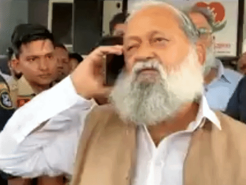 सोमवार को घायलों का हाल जानने सिविल अस्पताल पहुंचे मंत्री अनिल विज ने SIT जांच के निर्देश दिए थे।