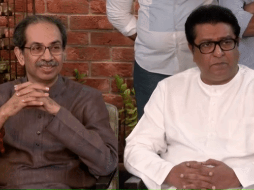 शिवसेना (UBT) चीफ उद्धव ठाकरे और MNS प्रमुख राज ठाकरे ने मुंबई में प्रेस कॉन्फ्रेंस की।