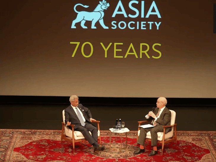 पूर्व अमेरिकी राजनयिक डेनियल रसेल ने एशिया सोसाइटी के कार्यक्रम में जयशंकर के साथ बातचीत की।