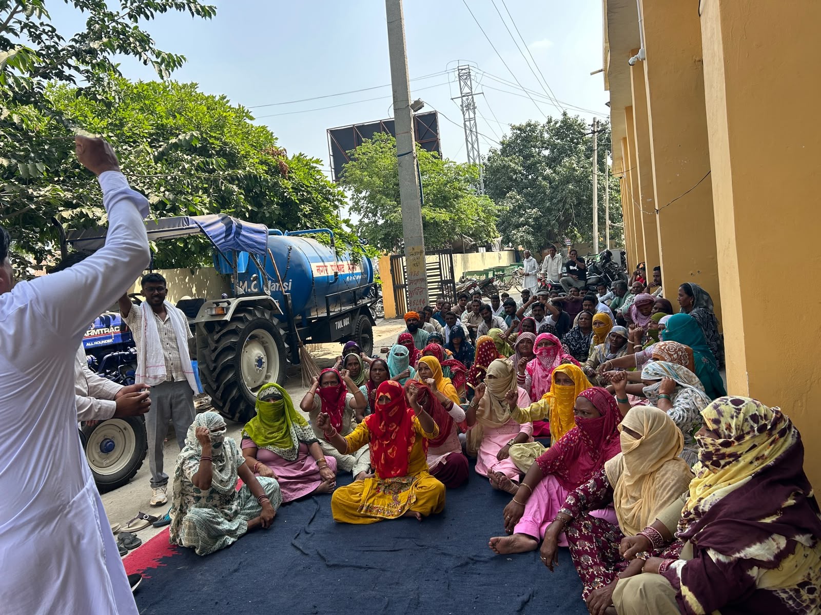 बोले- नहीं मिला हड़ताल अवधि का वेतन, डीएमसी पर बातचीत न करने का आरोप|हांसी,Hansi - Dainik Bhaskar