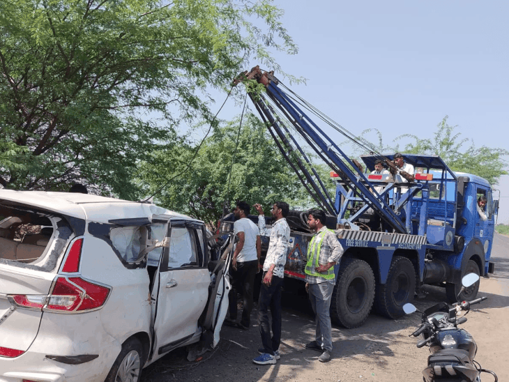 सास-बहू समेत 4 की मौत, 8 घायल; मुंबई की तरफ जा रहे थे पंजाब-गुजरात के परिवार|रतलाम,Ratlam - Dainik Bhaskar