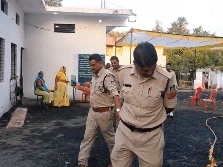 आगर मालवा में सुसनेर नगर परिषद अध्यक्ष पद के लिए चुनाव जारी है।
