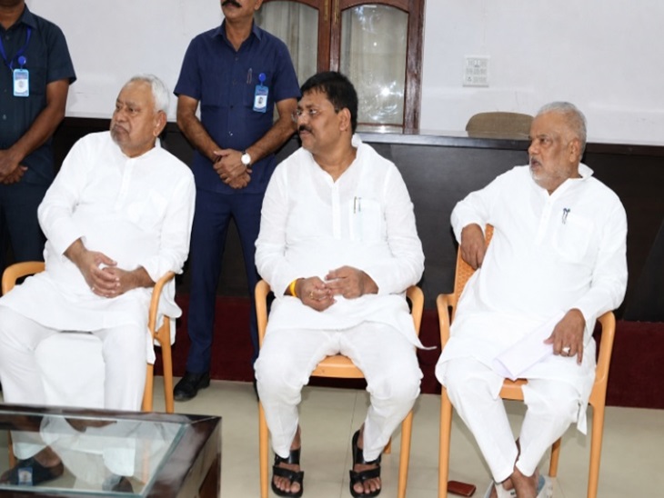 29 सितंबर को पूर्व मुख्यमंत्री नीतीश कुमार से बिहार JDU अध्यक्ष उमेश कुशवाहा और मंत्री श्रवण कुमार ने मुलाकात की। उसके बाद अनंत सिंह मामले पर बयान जारी किया।