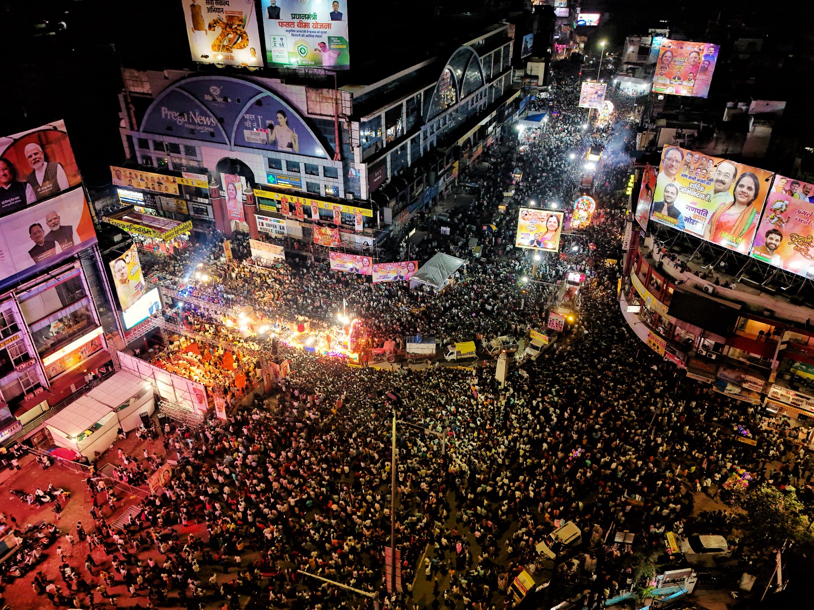 ड्रोन फोटो वीडियो और झांकी की तस्वीर - फोटो जर्नलिस्ट सुधीर सागर नें ली है।