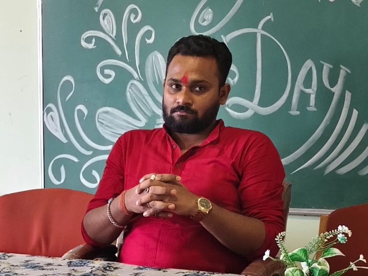 आरोपी प्रोफेसर जिस पर छात्राओं को आपत्तिजनक मैसेज भेजने का आरोप है